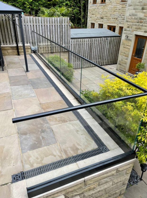 Aluminium U Channel Glass Balcony Railing Designs - 副本